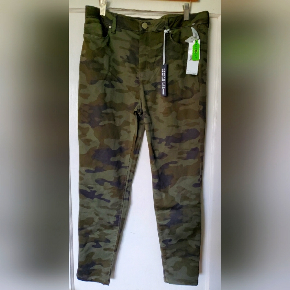 NWT Camouflage Jeans💚🖤🤎